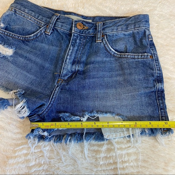 TOPSHOP Moto Rosa Distressed Denim Short - Size 2 - Picture 4 of 9